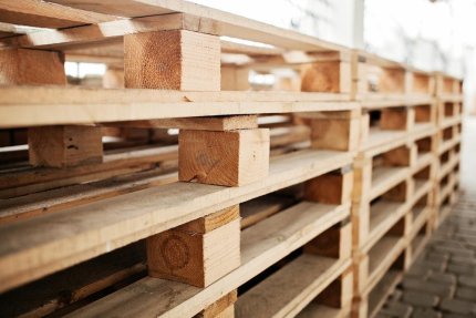 Who invented the wooden pallet?